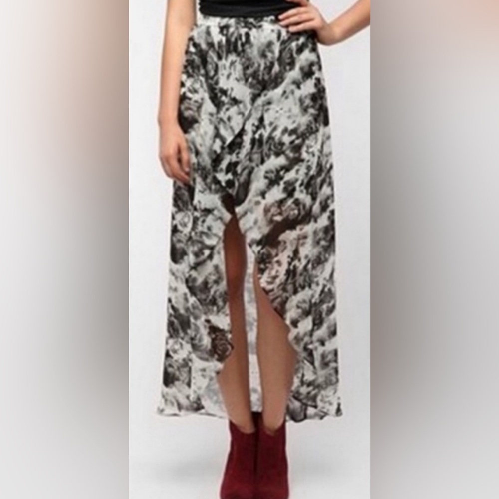KIMCHI BLUE  Black + White Floral Roses High Low Chiffon Maxi Skirt Size 12